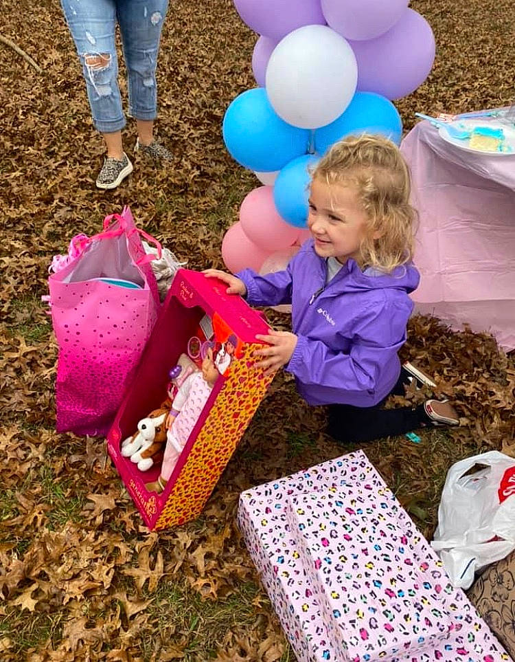 Alexandria is registered to the contest to win money with this photo: bag, balloon, basket, blue, child, electric_blue, event, fun, green, happy, leisure, luggage_and_bags, magenta, people, people_in_nature, person, photograph, play, sharing, summer