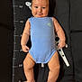 Pablo a rejoint le concours — aidez-le/la à gagner de superbes lots ! baby, black_background, blue_clothing, child, chubby_arms, chubby_legs, cute, face, giraffe_pattern, happy, indoors, infant, lying_down, measurement_marks, onesie, playmat, skin, smiling, soft_texture, young_child