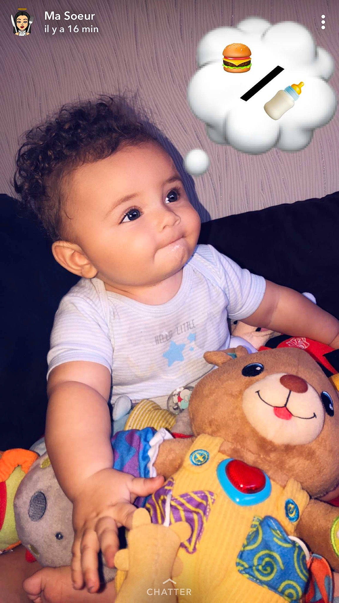 Elyas a rejoint le concours — aidez-le/la à gagner de superbes lots ! baby, baby_toys, cheek, child, ear, fun, head, person, play, plush, room, skin, smile, stuffed_toy, teddy_bear, textile, toddler, toy