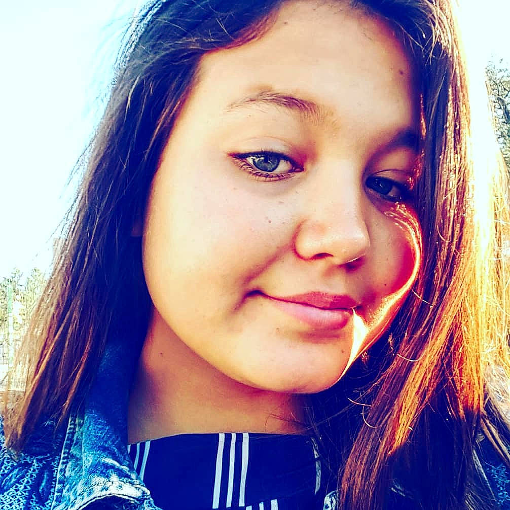 Nadia a rejoint le concours — aidez-le/la à gagner de superbes lots ! beauty, blue, cheek, chin, close_up, cool, eye, eyebrow, face, facial_expression, forehead, hair, hairstyle, head, joy, lip, long_hair, nose, person, selfie