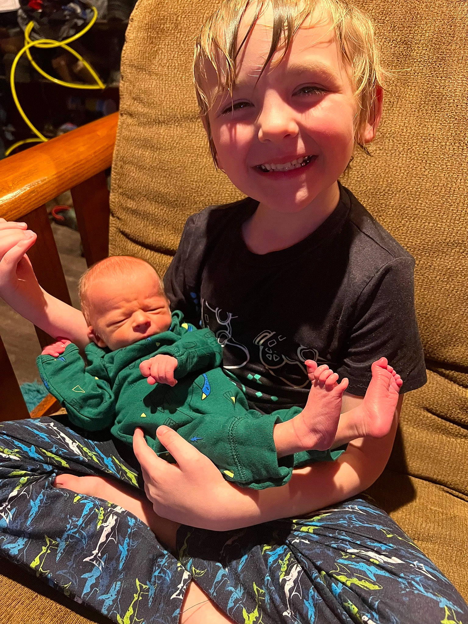 Jack is registered to the contest to win money with this photo: arm, baby, baby_toddler_clothing, eye, face, facial_expression, finger, fun, hairstyle, hand, happy, head, human_body, joy, lap, leaf, leg, mouth, person, skin