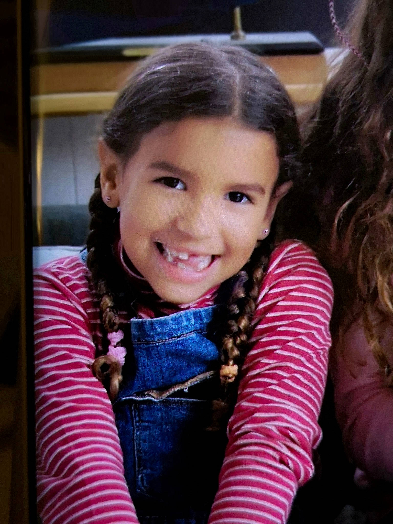 éloïse a rejoint le concours — aidez-le/la à gagner de superbes lots ! black_hair, cheek, child, child_model, day, eye, fun, girl, hairstyle, joy, long_hair, organ, person, product, skin, smile, toddler