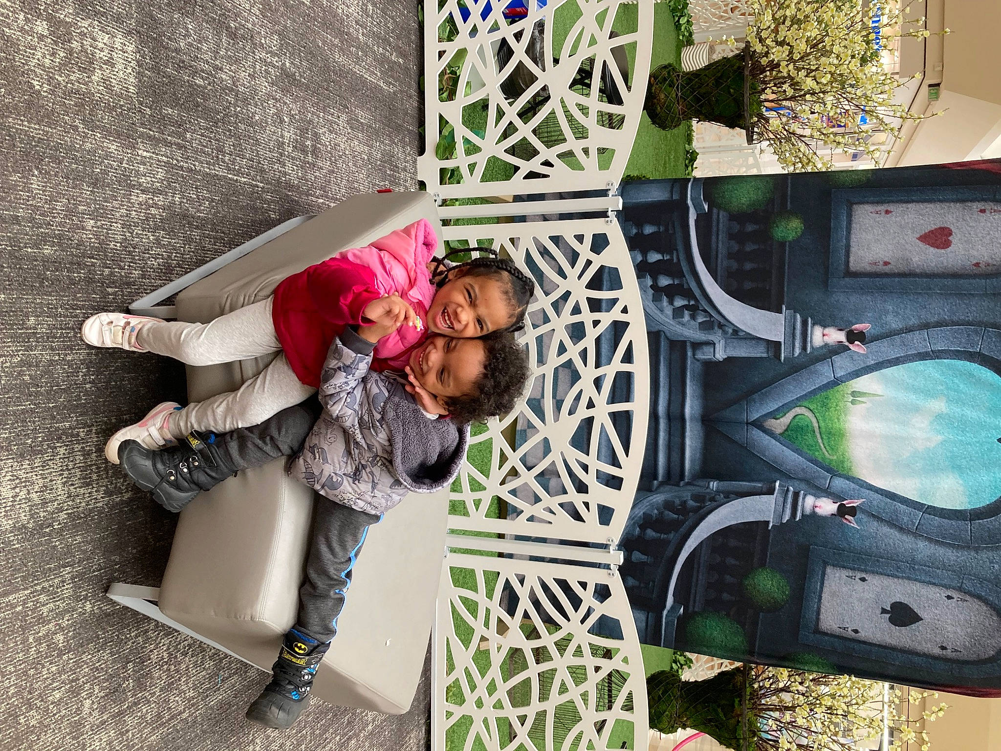 Armoni is registered to the contest to win money with this photo: audio_equipment, automotive_design, bag, boot, cool, eyewear, fun, green, joy, leisure, machine, magenta, mechanical_fan, pattern, person, personal_protective_equipment, public_space, room, sandal, television