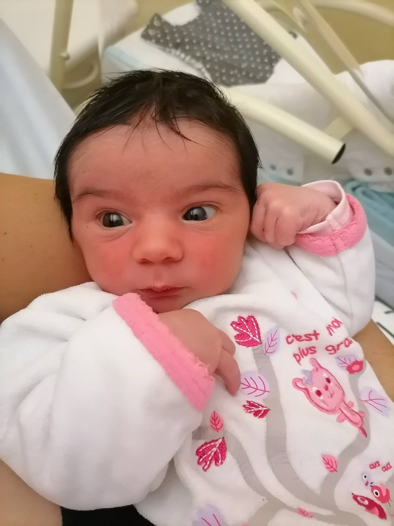 Ghjulia participe au concours pour gagner de l'argent avec cette photo : baby, baby_products, baby_toddler_clothing, cheek, child, comfort, eyebrow, eyelash, face, finger, happy, linens, lip, neck, nose, person, pink, skin, sleeve, toddler