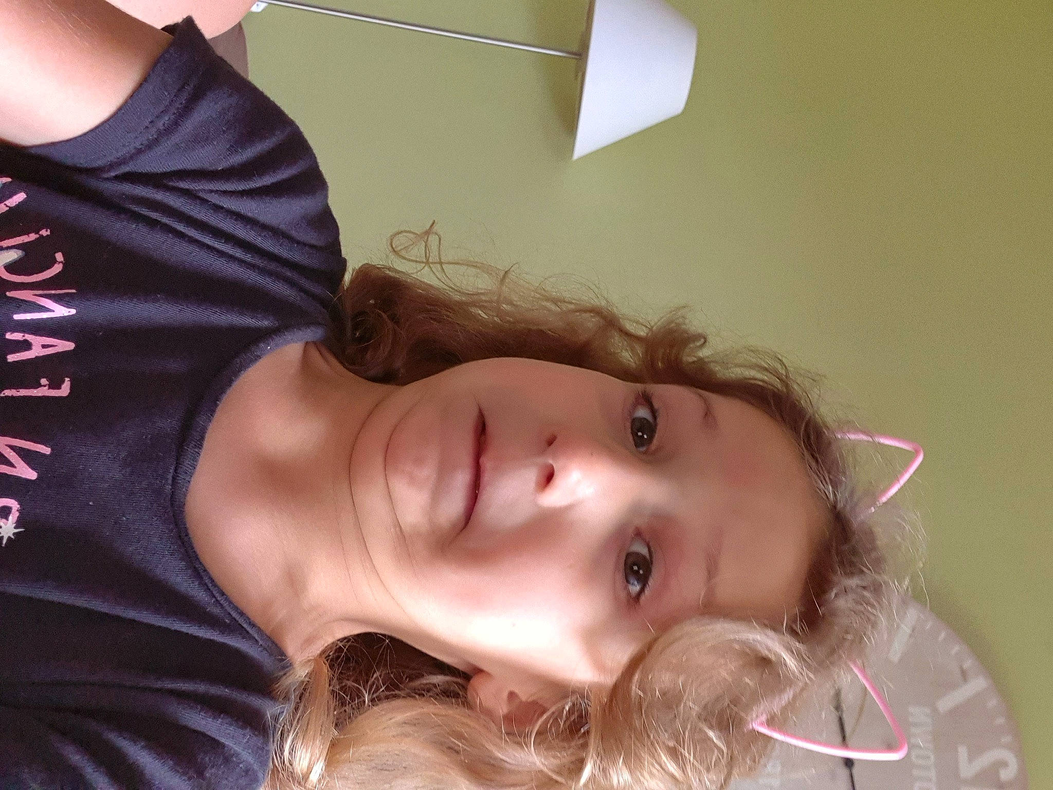 Apolline a rejoint le concours — aidez-le/la à gagner de superbes lots ! beauty, blond, brown_hair, child, ear, eyelash, face, hair, head, lip, long_hair, mouth, neck, nose, person, skin, throat