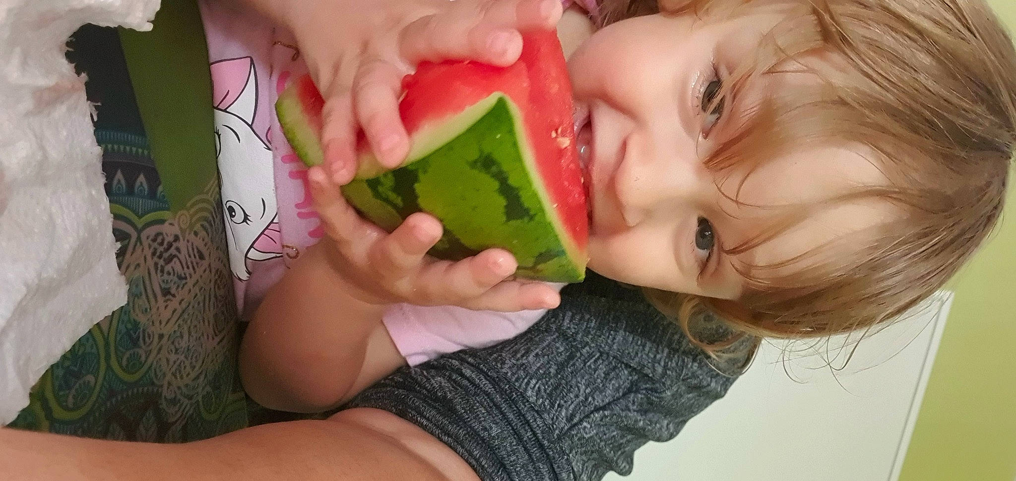 Sollyne participe au concours pour gagner de l'argent avec cette photo : cheek, eyebrow, eyelash, finger, food, fruit, gesture, happy, lip, mouth, nail, natural_foods, neck, nose, person, produce, skin, smile, sweetness, toddler