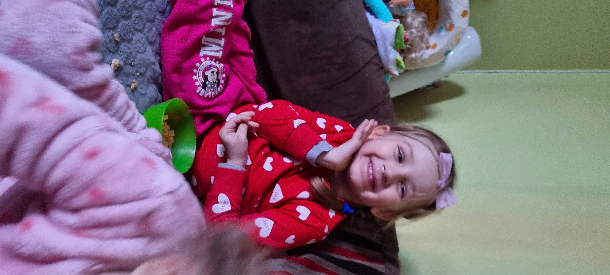 Sollyne participe au concours pour gagner de l'argent avec cette photo : baby, baby_toddler_clothing, child, fun, grass, happy, joy, laugh, linens, magenta, pattern, person, pink, plant, sitting, sleeve, smile, toddler, tree