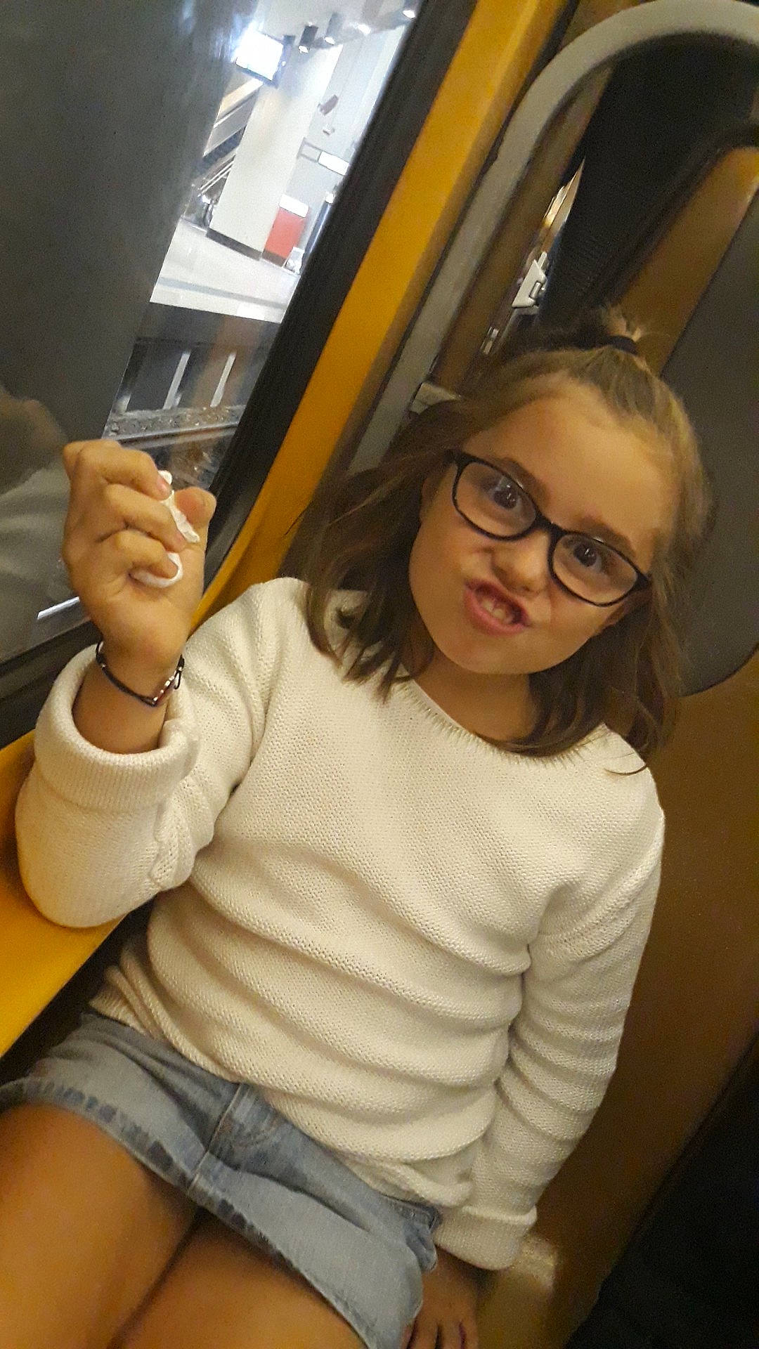 Louna participe au concours pour gagner de l'argent avec cette photo : black_hair, brown_hair, chest, cool, elbow, eyewear, finger, glasses, hand, joint, long_sleeved_t_shirt, nail, person, shoulder, sitting, sweater, thigh, throat, thumb, trunk