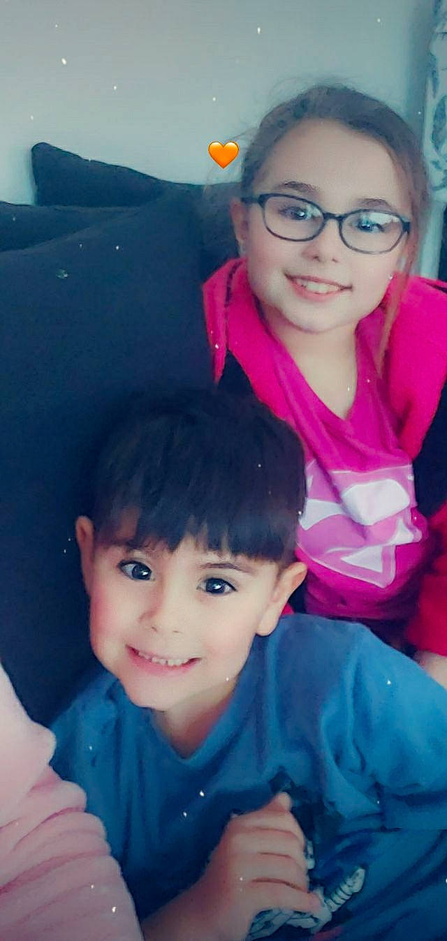 Louna participe au concours pour gagner de l'argent avec cette photo : cheek, chin, eye, eyebrow, eyewear, face, forehead, fun, glasses, hairstyle, head, human, joy, lip, mouth, nose, people, person, skin, sleeve