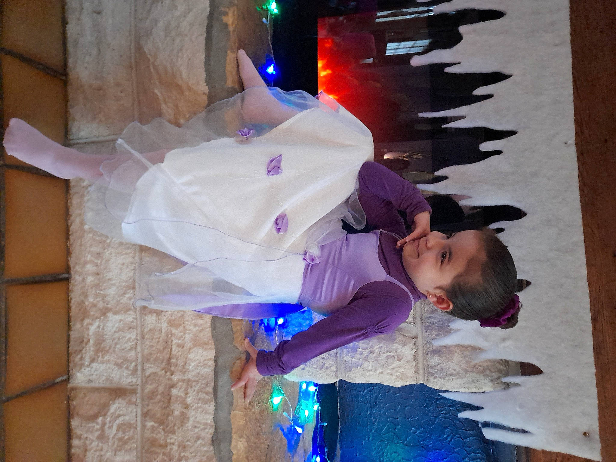 Iléna a rejoint le concours — aidez-le/la à gagner de superbes lots ! blue, costume, dress, electric_blue, entertainment, event, fashion_design, fun, joy, magenta, paper, performance, person, pink, public_event, purple, tradition, violet