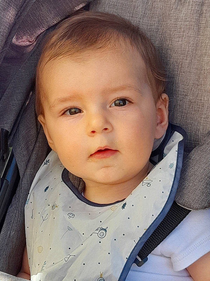 Tilio participe au concours pour gagner de l'argent avec cette photo : baby, baby_toddler_clothing, beauty, cheek, chin, collar, comfort, cool, ear, eyebrow, eyelash, hairstyle, iris, lip, nose, outerwear, person, product, skin, sleeve