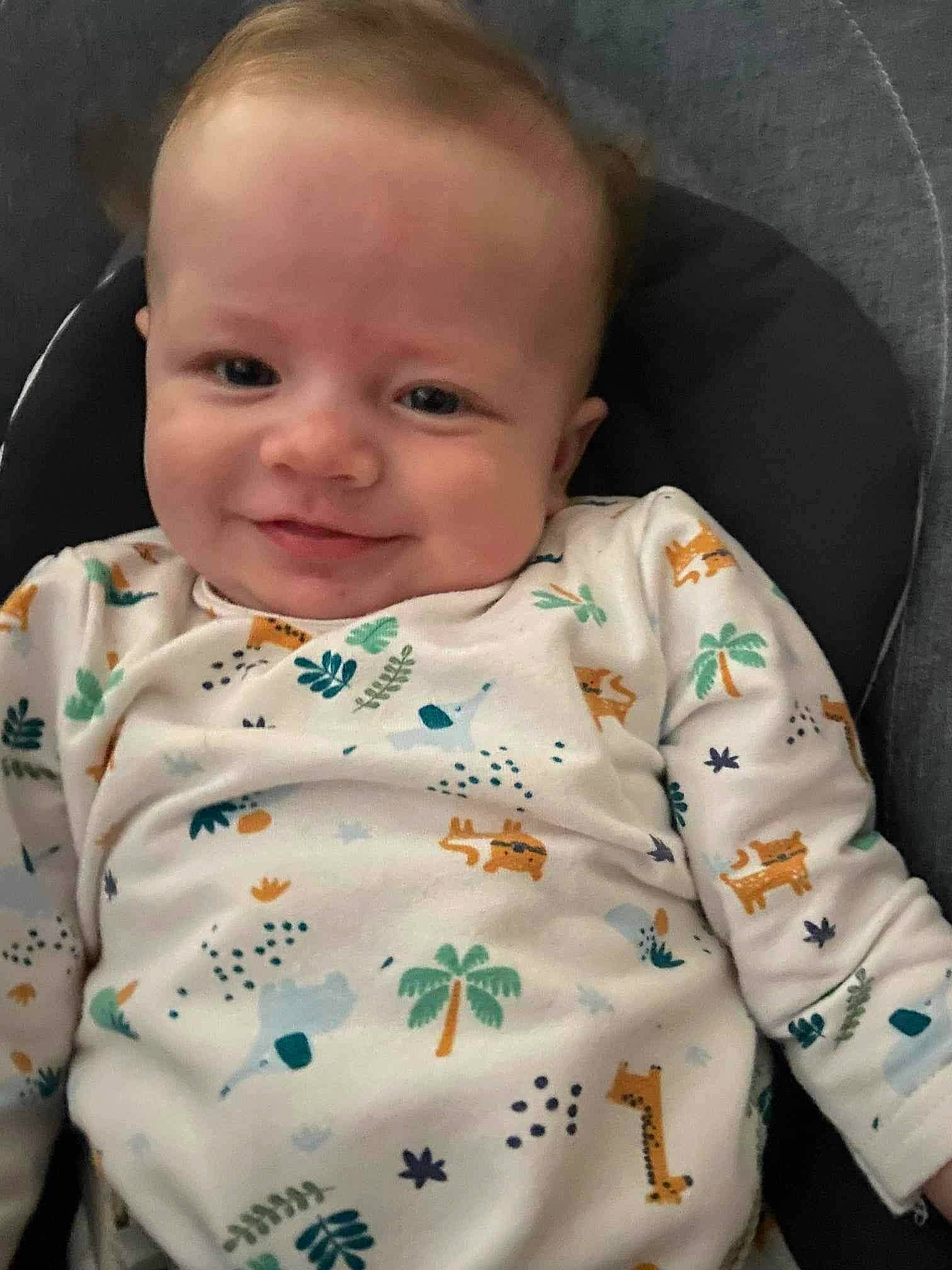 Owen a rejoint le concours — aidez-le/la à gagner de superbes lots ! baby, baby_toddler_clothing, cheek, chin, collar, eyebrow, face, head, iris, joy, lip, mouth, neck, nose, outerwear, person, product, skin, sleeve, smile