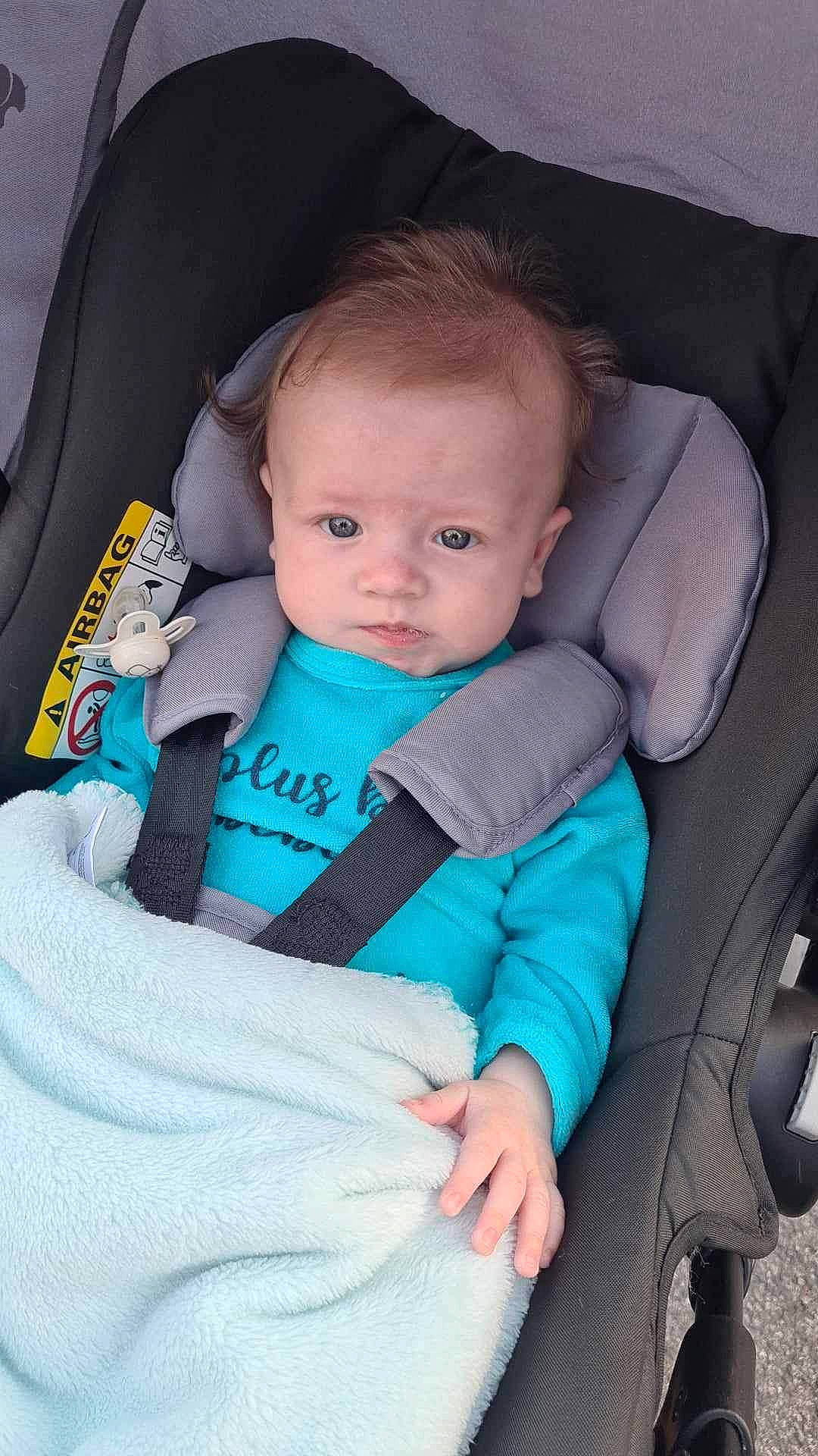 Owen participe au concours pour gagner de l'argent avec cette photo : auto_part, baby, baby_carriage, baby_in_car_seat, baby_products, baby_safety, baby_toddler_clothing, car_seat, car_seat_cover, chair, cheek, child, comfort, electric_blue, family_car, head_restraint, luxury_vehicle, person, seat_belt, sitting