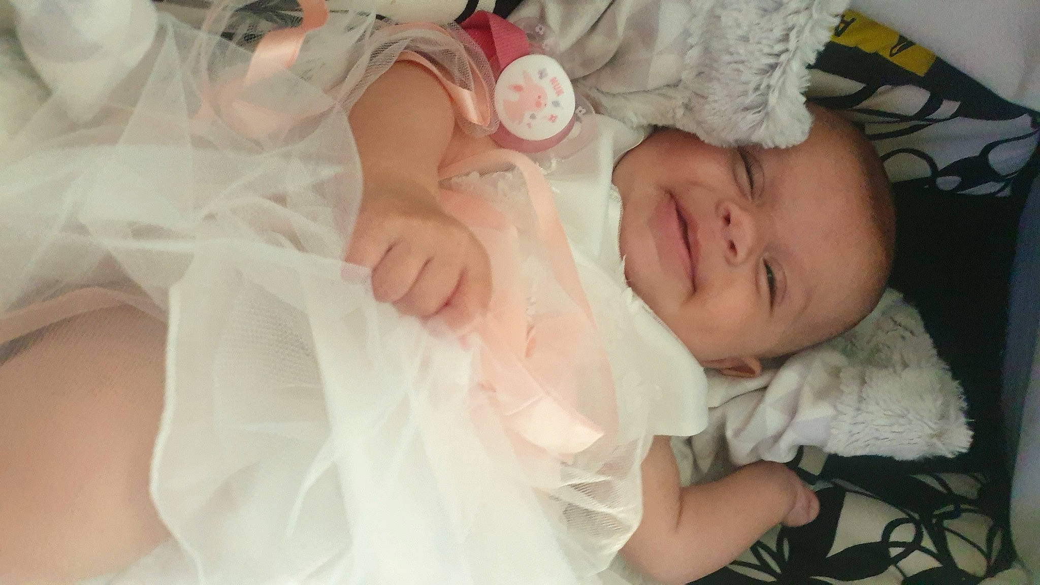 Eva participe au concours pour gagner de l'argent avec cette photo : baby, baby_products, birth, cheek, child, hair_accessory, nose, person, product, skin, sleep, toddler