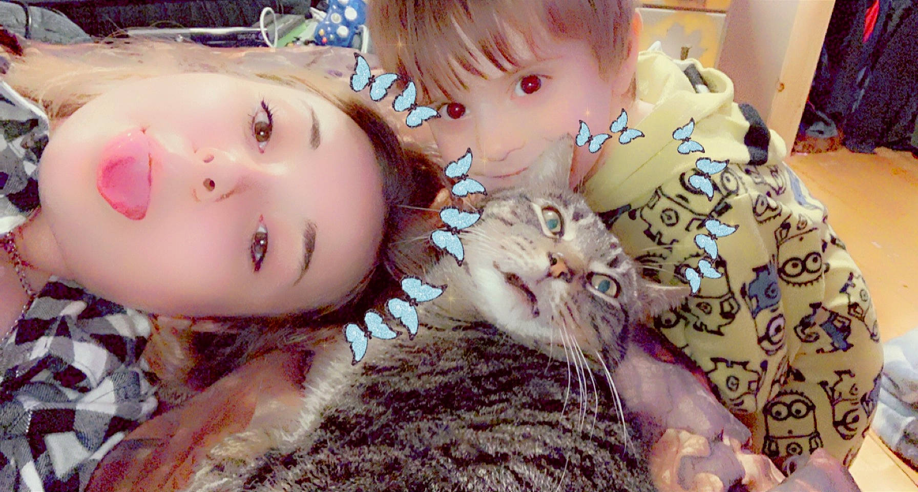 Meow Meow is registered to the contest to win money with this photo: bangs, carnivore, cat, child, doll, domestic_short_haired_cat, eyelash, fawn, felidae, fur, happy, lap, pink, selfie, skin, small_to_medium_sized_cats, toddler, toy, whiskers, wig