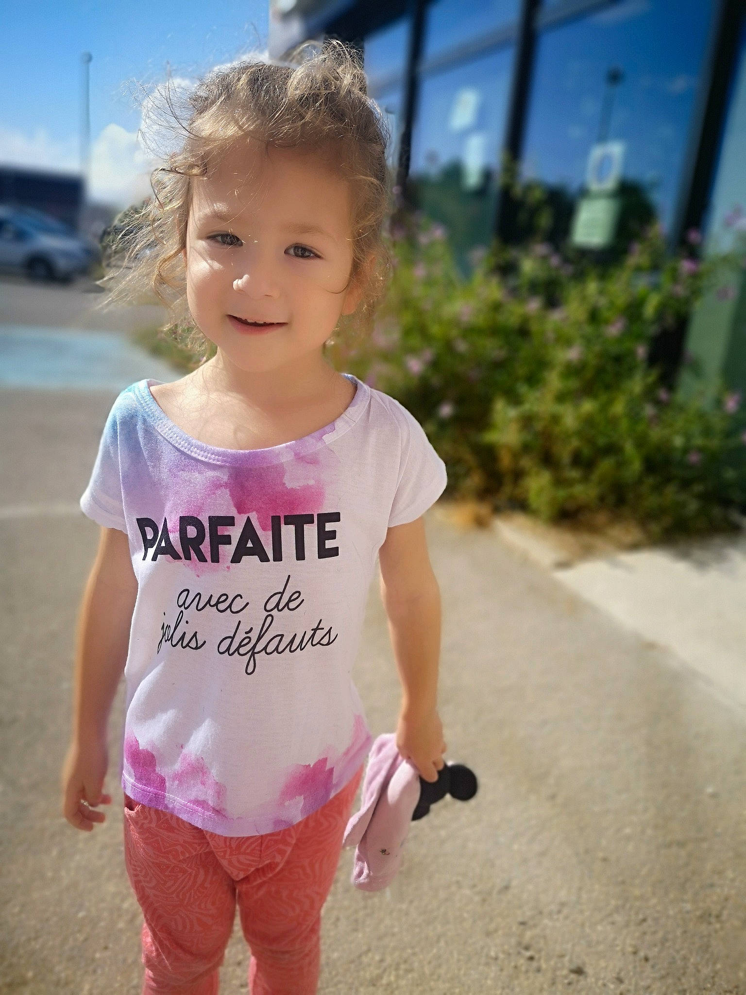Lélia a rejoint le concours — aidez-le/la à gagner de superbes lots ! baby_toddler_clothing, child, clothing, cool, happy, joy, person, photography, pink, plant, play, product, sleeve, smile, sportswear, summer, t_shirt, toddler, top, vacation
