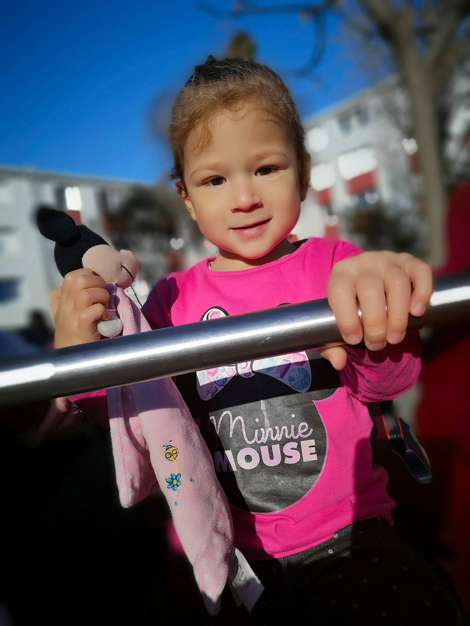 Lélia a rejoint le concours — aidez-le/la à gagner de superbes lots ! child, person, pink, play, smile, toddler