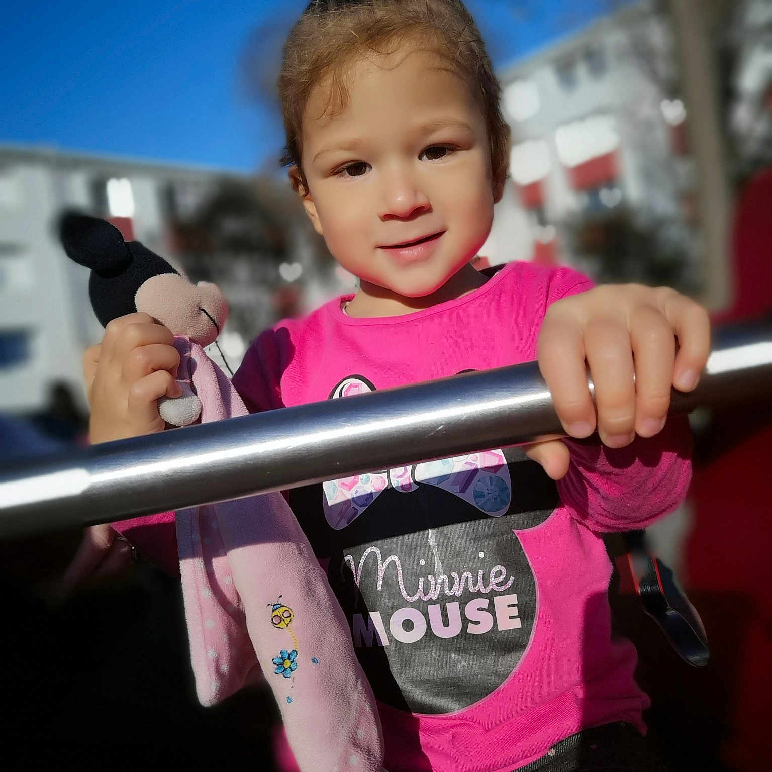 Lélia a rejoint le concours — aidez-le/la à gagner de superbes lots ! child, person, pink, play, smile, toddler