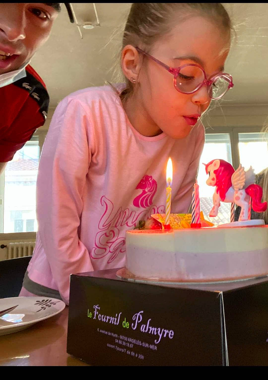 Djoulya participe au concours pour gagner de l'argent avec cette photo : baked_goods, baking, birthday, birthday_cake, birthday_candle, buttercream, cake, cake_decorating, cake_decorating_supply, candle, cuisine, dessert, event, eyewear, food, person, pink, sugar_cake, sugar_paste, sweetness