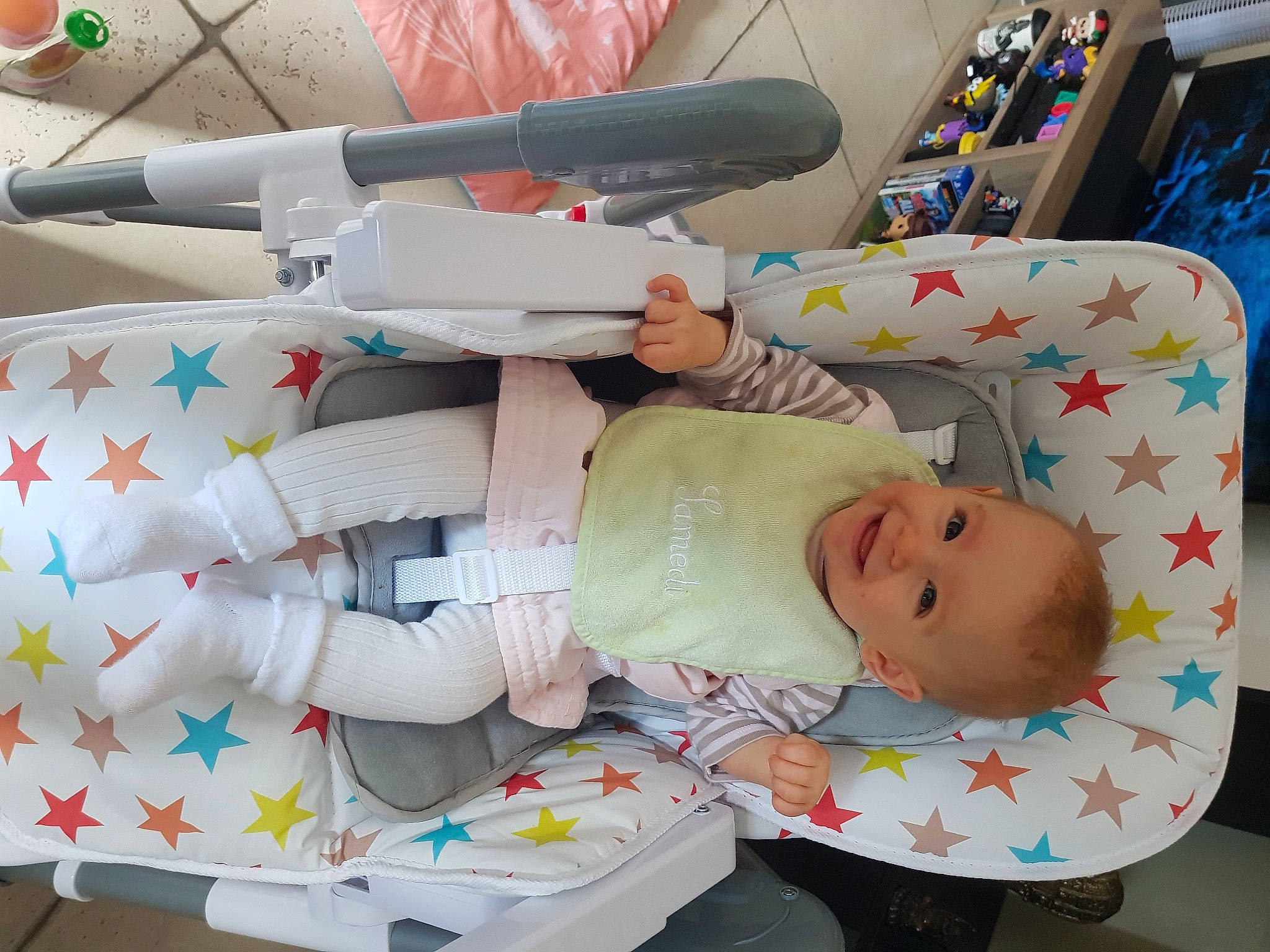 Louana participe au concours pour gagner de l'argent avec cette photo : baby, baby_products, baby_safety, baby_toddler_clothing, baby_toys, carmine, child, comfort, hat, health_care, joy, pattern, person, plastic, product, room, service, smile, toddler, white