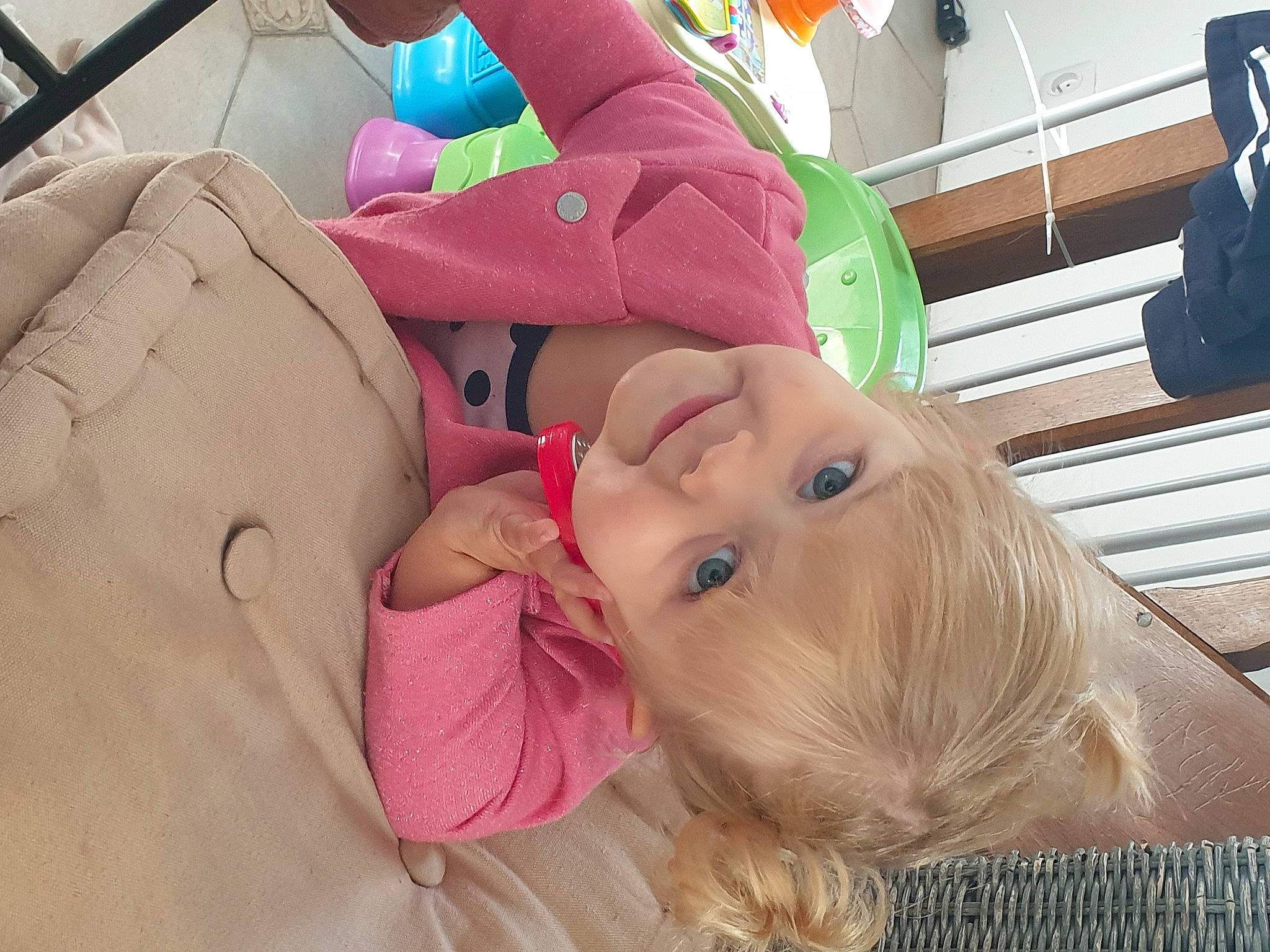 Lana a rejoint le concours — aidez-le/la à gagner de superbes lots ! child, fawn, neck, person, pink, sporting_group, toddler