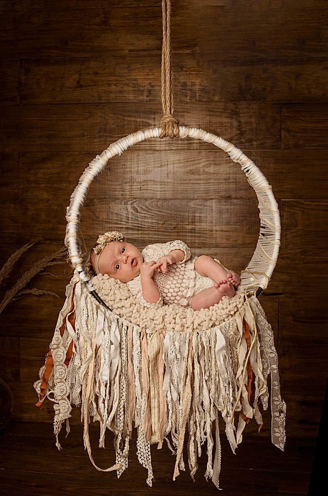 Lorène a rejoint le concours — aidez-le/la à gagner de superbes lots ! art, beard, circle, costume_design, dress, entertainment, event, fashion_accessory, fashion_design, fur, illustration, interior_design, light_fixture, ornament, performance_art, performing_arts, person, still_life_photography, textile, visual_arts