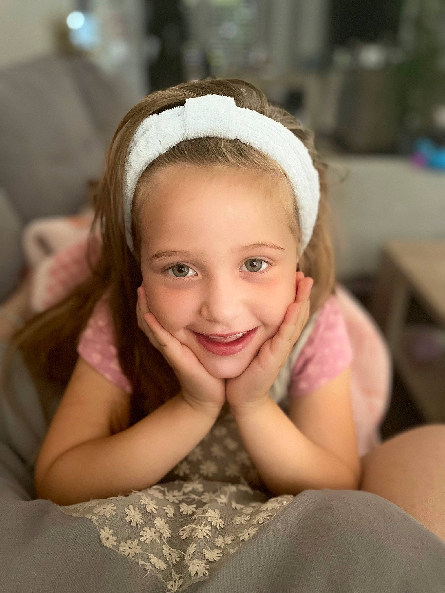 Jade a rejoint le concours — aidez-le/la à gagner de superbes lots ! beauty, black_hair, cheek, child, comfort, eyebrow, eyelash, facial_expression, flash_photography, fun, gesture, hairstyle, happy, human, joy, lip, nose, person, skin, smile