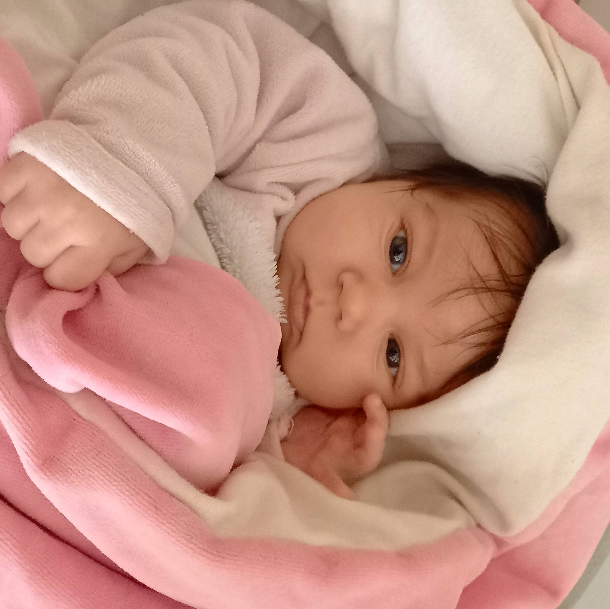 Livia participe au concours pour gagner de l'argent avec cette photo : baby, baby_sleeping, baby_toddler_clothing, cheek, child, comfort, eye, face, facial_expression, finger, gesture, head, headgear, lip, nose, person, pink, skin, sleeve, textile