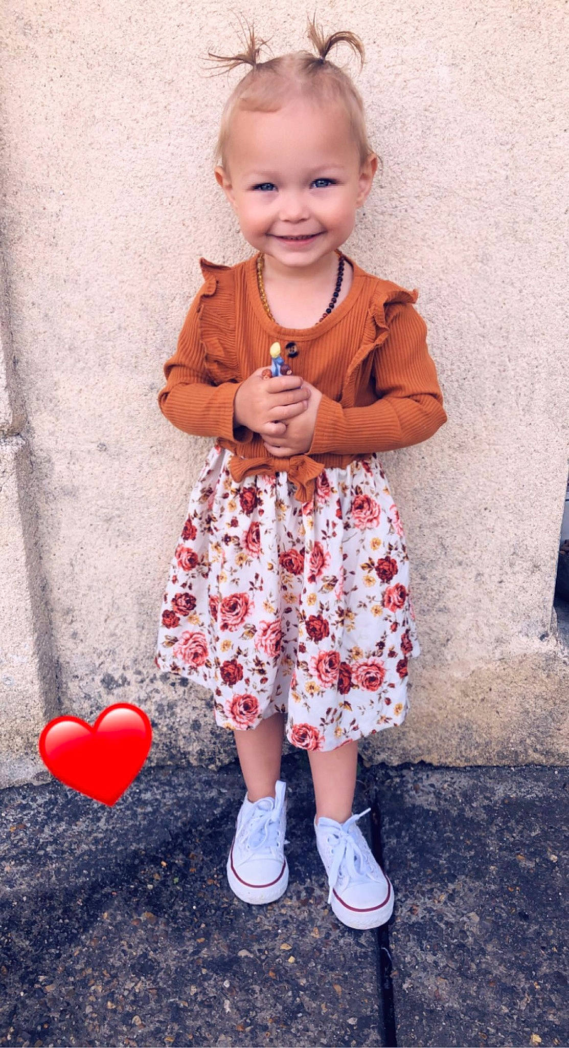 Amalyah participe au concours pour gagner de l'argent avec cette photo : baby, baby_toddler_clothing, dress, facial_expression, fashion, fun, hand, happy, head, human_body, joint, joy, leg, orange, person, pink, shoulder, sleeve, smile, textile