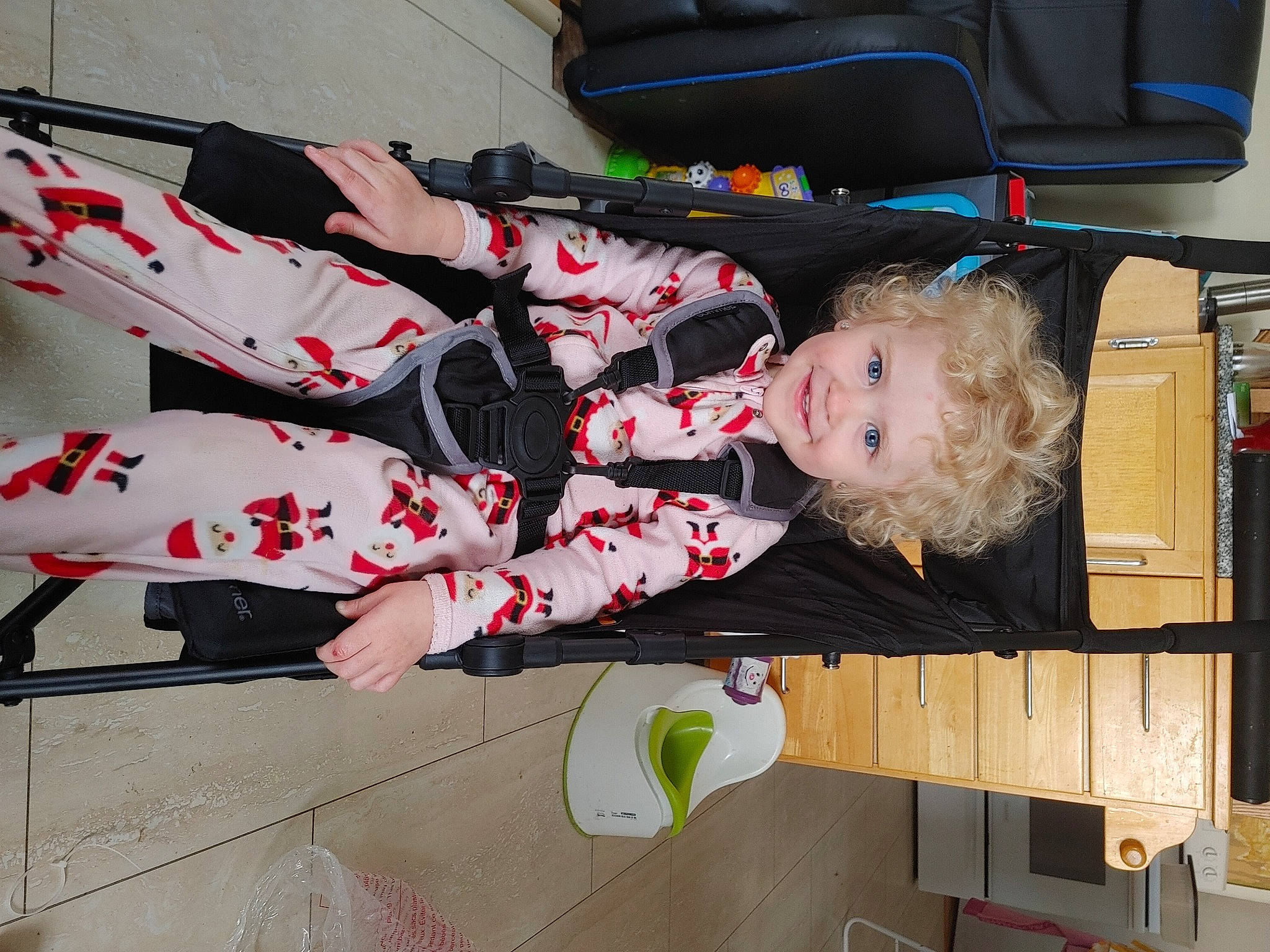 Celeste a rejoint le concours — aidez-le/la à gagner de superbes lots ! baby, baby_products, baby_toddler_clothing, carmine, child, comfort, joy, pattern, person, room, toddler