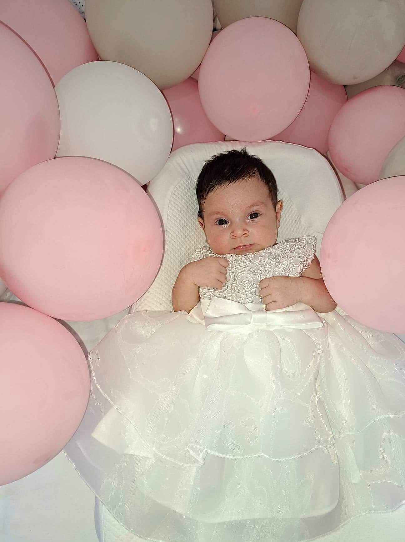 Elena a rejoint le concours — aidez-le/la à gagner de superbes lots ! baby_toddler_clothing, balloon, bridal_clothing, comfort, dress, eye, face, facial_expression, finger, flash_photography, fun, gesture, happy, head, person, pink, product, skin, textile, toddler