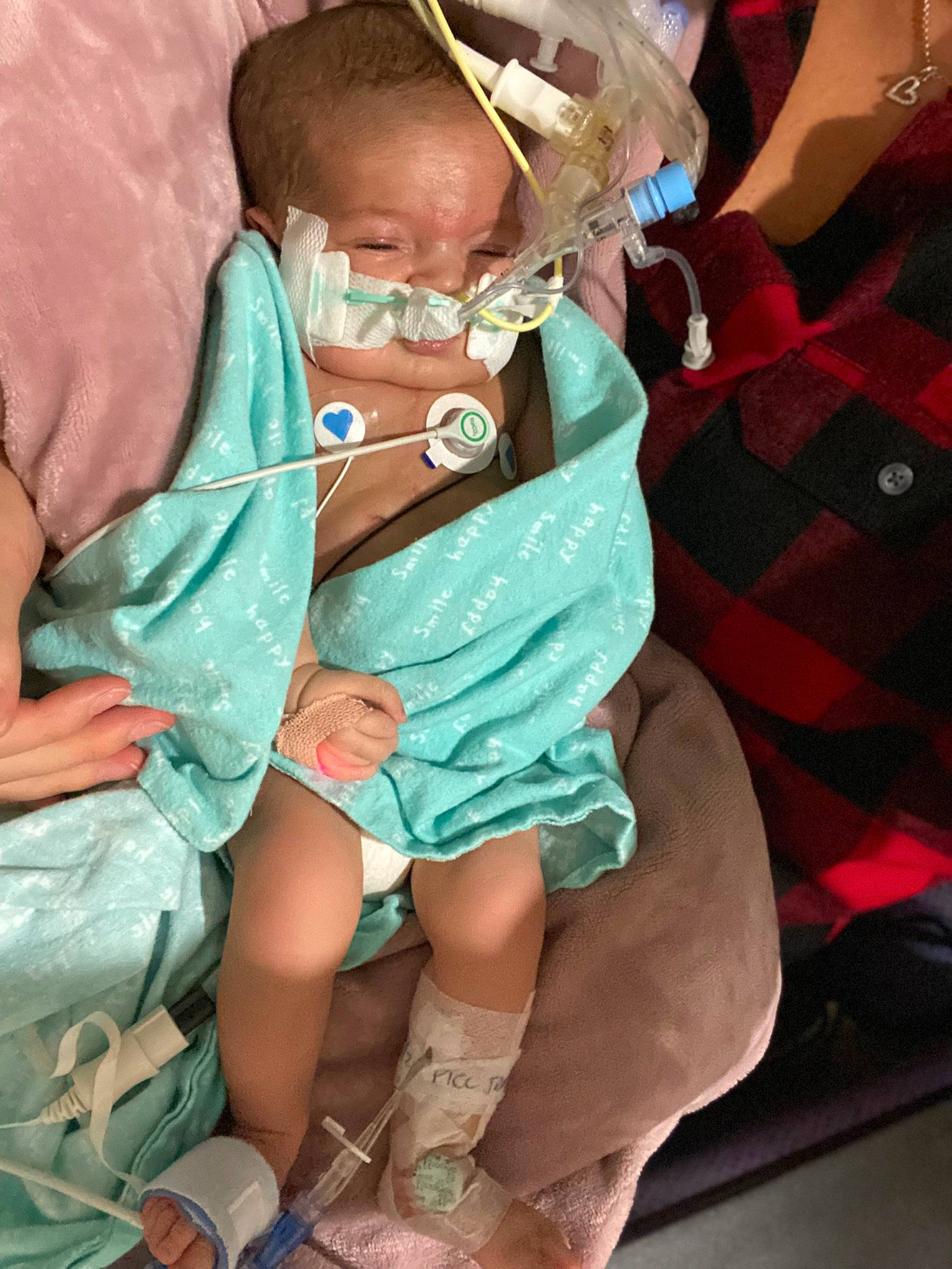 Cristian is registered to the contest to win money with this photo: baby, baby_products, bag, child, comfort, event, foot, head, health_care, hospital, human_leg, knee, lap, medical_procedure, mouth, pattern, person, service, sitting, thigh