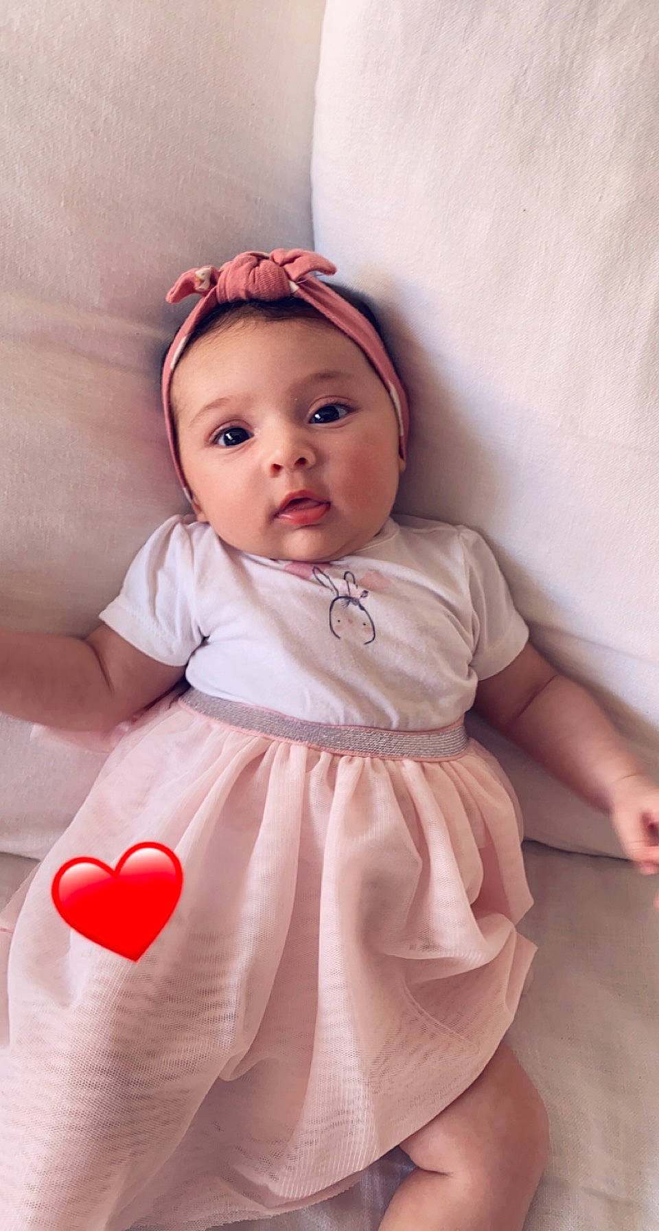 Meï-li participe au concours pour gagner de l'argent avec cette photo : baby, baby_toddler_clothing, cheek, clothing, day_dress, dress, facial_expression, fashion, hairstyle, joint, lip, neck, one_piece_garment, person, pink, red, shoulder, skin, sleeve, textile