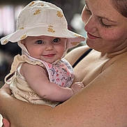 Louana a rejoint le concours — aidez-le/la à gagner de superbes lots ! baby, child, woman, mother, smile, hat, bib, holding, portrait, indoor, affection, love, face, skin, arm, closeup, cute, happy, person, family