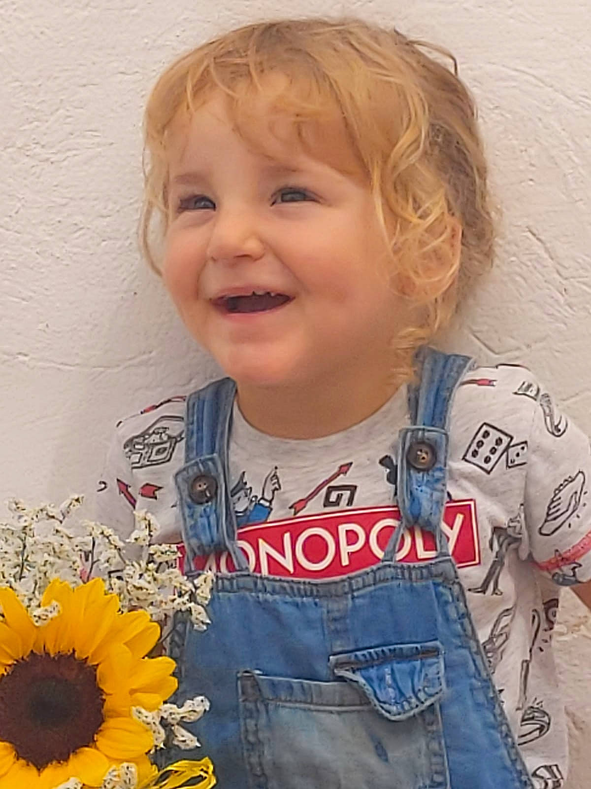 Jérémy a rejoint le concours — aidez-le/la à gagner de superbes lots ! baby_toddler_clothing, cheek, chin, eye, flower, hairstyle, happy, iris, joy, mouth, neck, nose, orange, person, petal, plant, skin, sleeve, smile, t_shirt