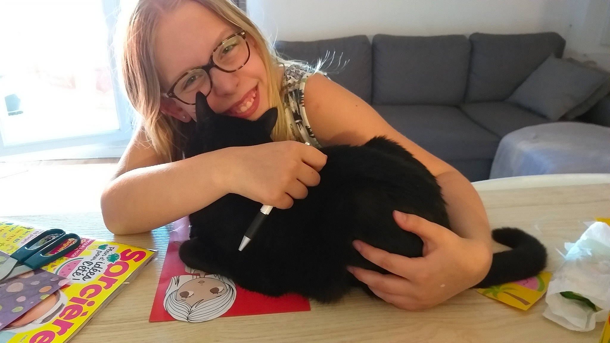 Sarah a rejoint le concours — aidez-le/la à gagner de superbes lots ! arm, black, black_cat, black_hair, cat, ear, fashion_accessory, felidae, finger, hand, joy, leg, long_hair, mouth, neck, person, sitting, thigh, thumb