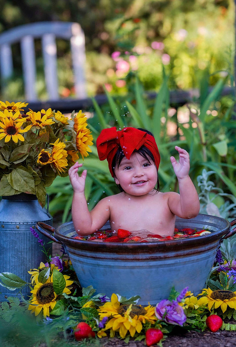 Lilo is registered to the contest to win money with this photo: baby, botany, child, fashion_accessory, flower, garden, grass, happy, headgear, joy, person, petal, photography, plant, smile, spring, summer, sunflower, toddler, water_lily