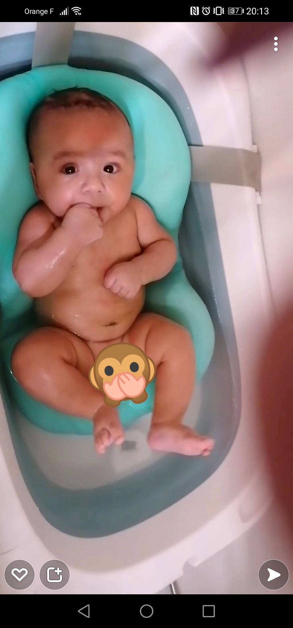 Ninho a rejoint le concours — aidez-le/la à gagner de superbes lots ! abdomen, arm, baby, baby_products, baby_toys, bathing, chest, child, finger, gesture, mouth, nail, navel, person, pink, room, stomach, thumb, toddler, toy