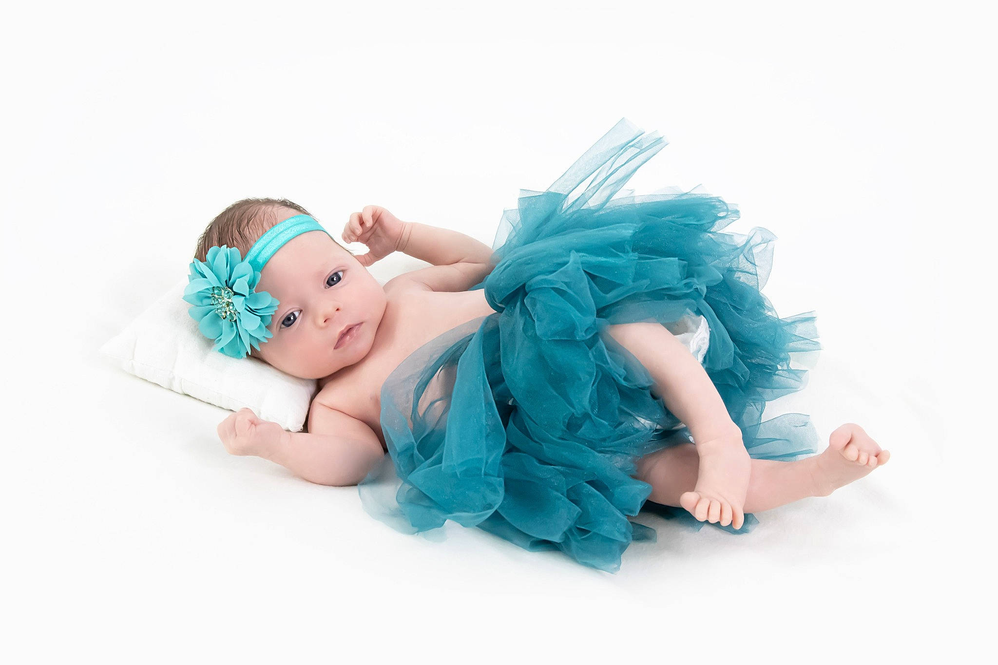 Celia participe au concours pour gagner de l'argent avec cette photo : aqua, arm, azure, comfort, doll, electric_blue, eyelash, fashion_accessory, hand, happy, headgear, headpiece, headwear, human_body, jewellery, mythical_creature, person, product, sitting, thigh