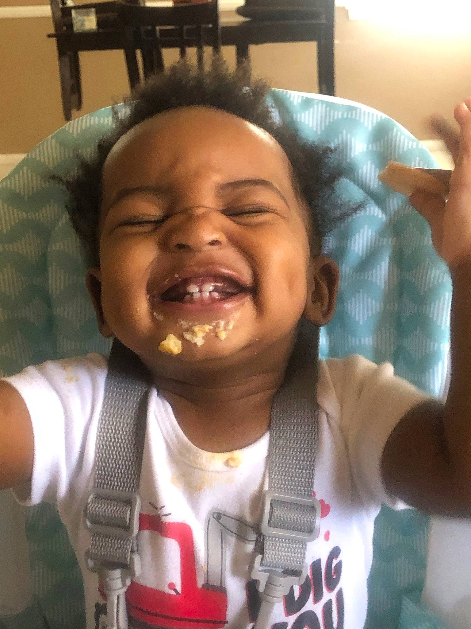 Damari is registered to the contest to win money with this photo: baby, cheek, child, cool, face, facial_expression, forehead, fun, gesture, happy, head, jaw, joy, laugh, mouth, nose, person, selfie, smile, toddler