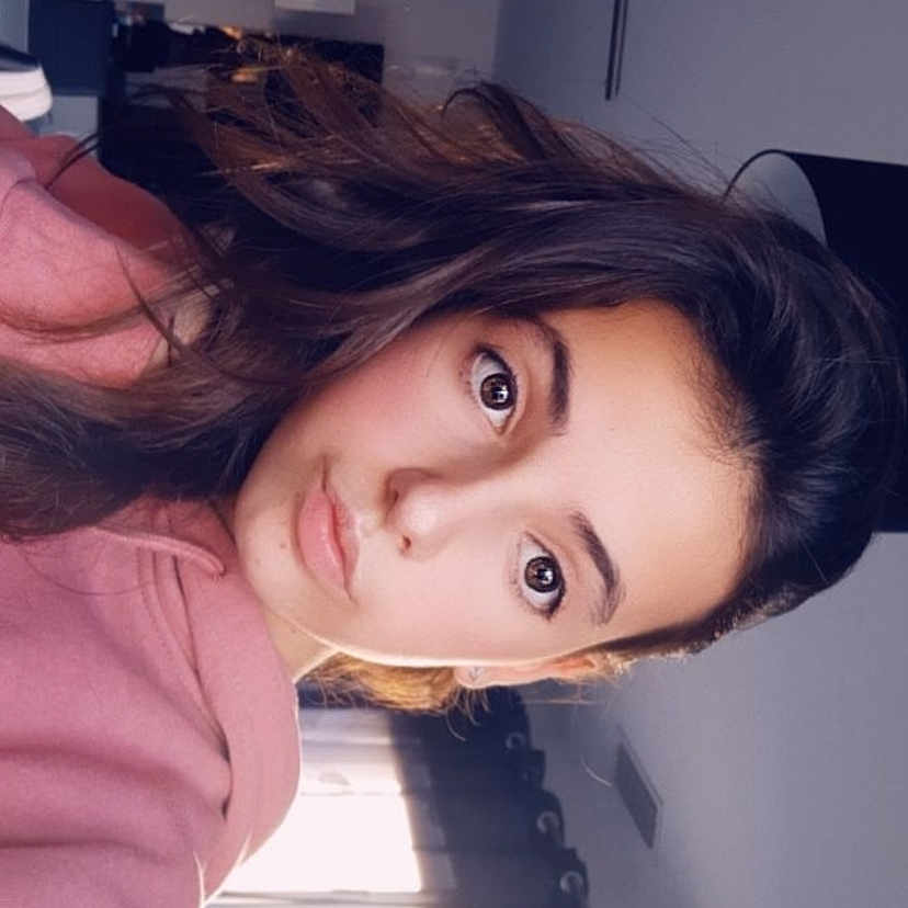 Salomé a rejoint le concours — aidez-le/la à gagner de superbes lots ! black_hair, cheek, chin, eyebrow, face, forehead, hair, jaw, lip, long_hair, mouth, neck, nose, photography, selfie