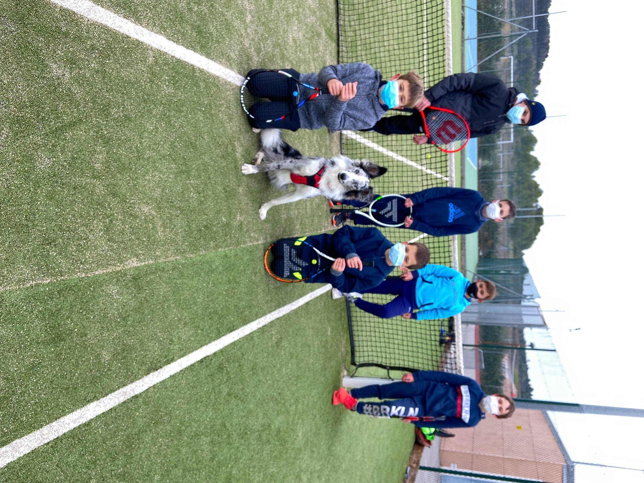 Coco participe au concours pour gagner de l'argent avec cette photo : artificial_turf, ball_game, competition_event, electric_blue, football_player, grass, hat, jersey, leisure, player, recreation, soccer, sports, sports_gear, sports_uniform, stadium, team, team_sport, tournament, walking_shoe