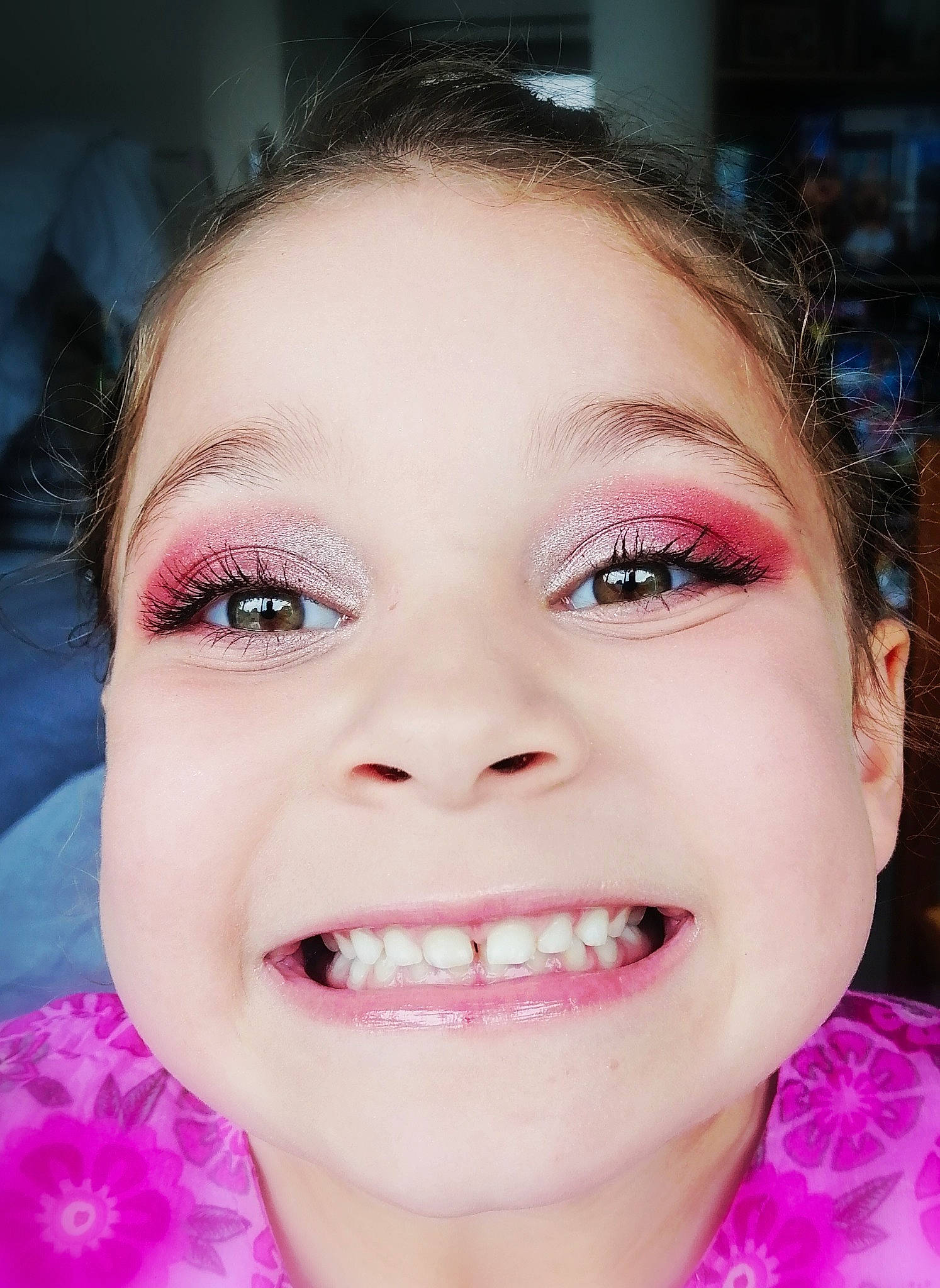 Amy a rejoint le concours — aidez-le/la à gagner de superbes lots ! cheek, chin, ear, eyebrow, eyelash, flash_photography, forehead, hairstyle, happy, iris, jaw, joy, lip, makeover, mouth, nose, organ, person, purple, skin