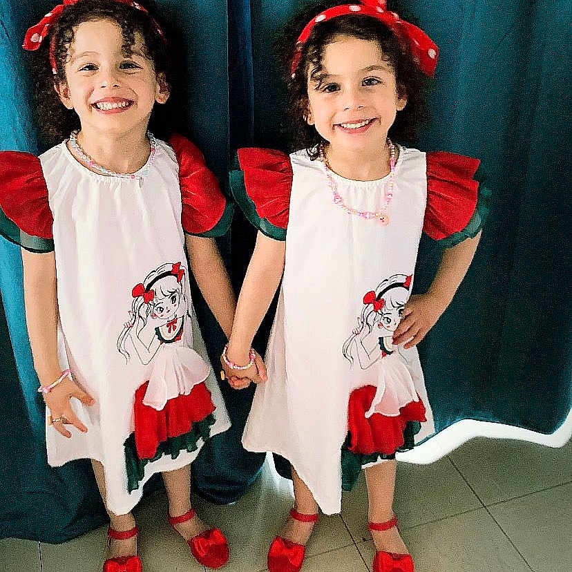 Rianna Et Joanna participe au concours pour gagner de l'argent avec cette photo : accessories, child, clothing, costume, curlyhair, face, female, festival, footwear, girl, hair, halloween, head, jewelry, necklace, person, shoe, sleeve, student