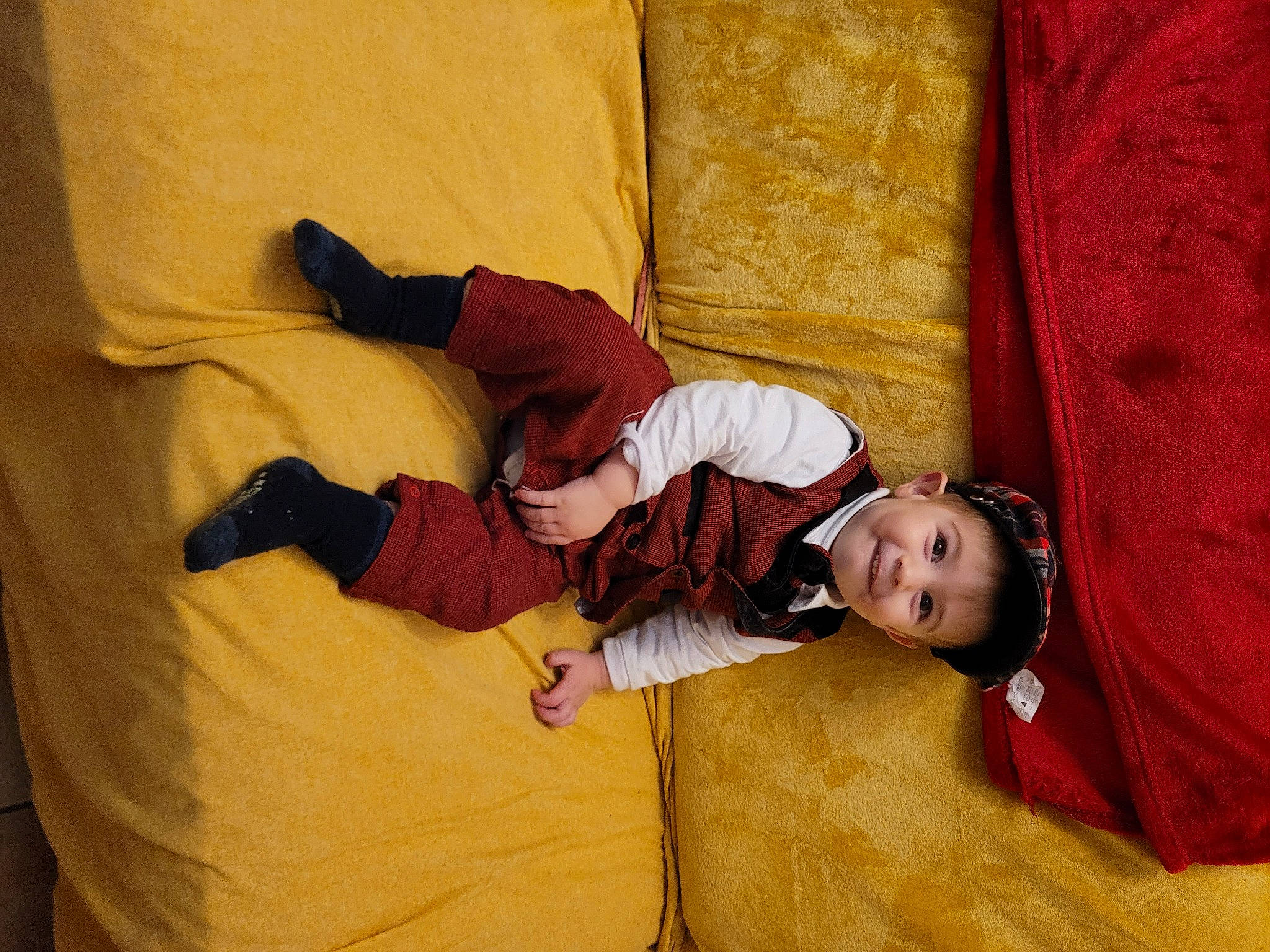 Dean participe au concours pour gagner de l'argent avec cette photo : bedtime, child, comfort, flooring, fun, happy, hardwood, human_leg, joy, knee, leisure, linens, magenta, nap, person, play, room, sitting, textile, toddler