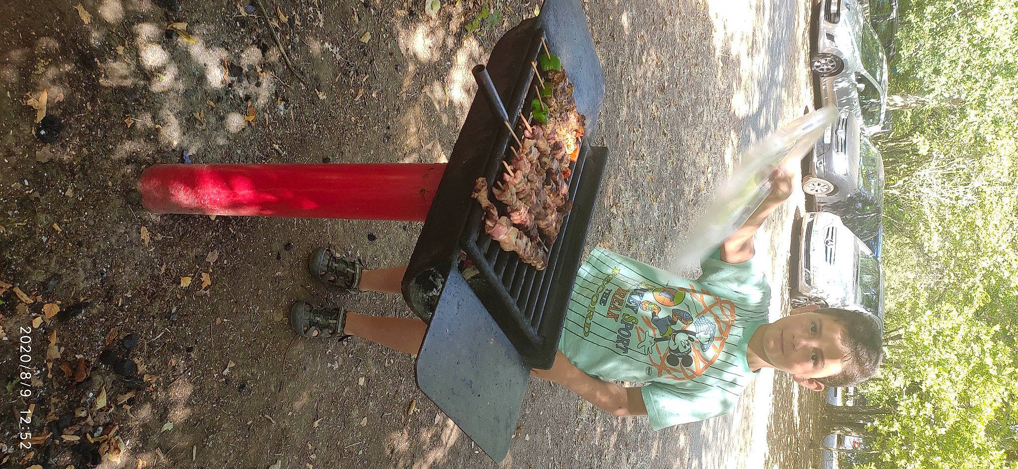 Rayane a rejoint le concours — aidez-le/la à gagner de superbes lots ! ash, barbecue, barbecue_grill, charcoal, coal, cooking, cuisine, grilling, kitchen_appliance_accessory, outdoor_grill, outdoor_grill_rack_topper, person, recipe, roasting, smoke, soil