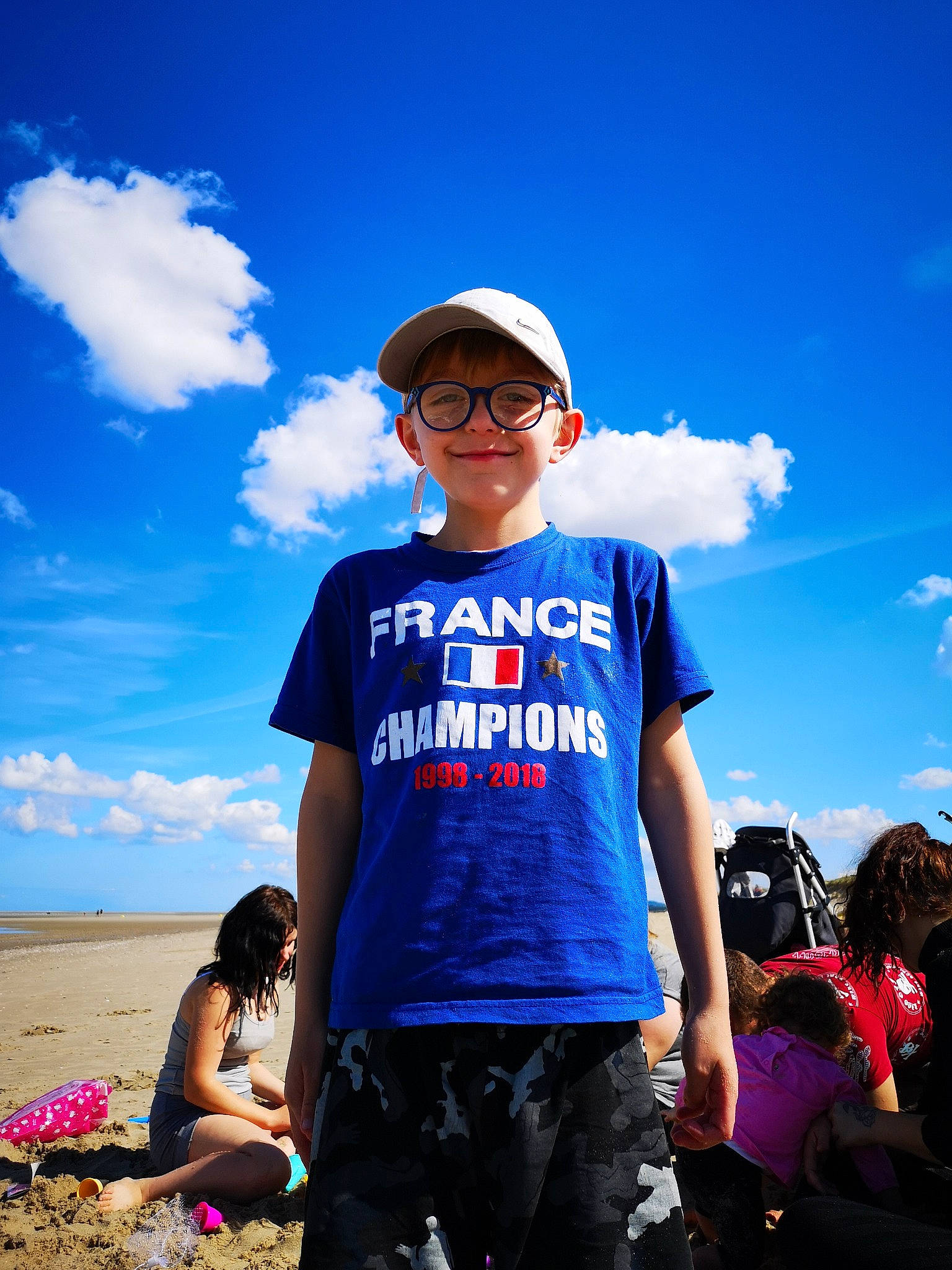 Noah a rejoint le concours — aidez-le/la à gagner de superbes lots ! beach, blue, cloud, cool, eyewear, fun, joy, leisure, ocean, person, photography, sand, sea, sky, summer, sunglasses, sunlight, t_shirt, tourism, travel
