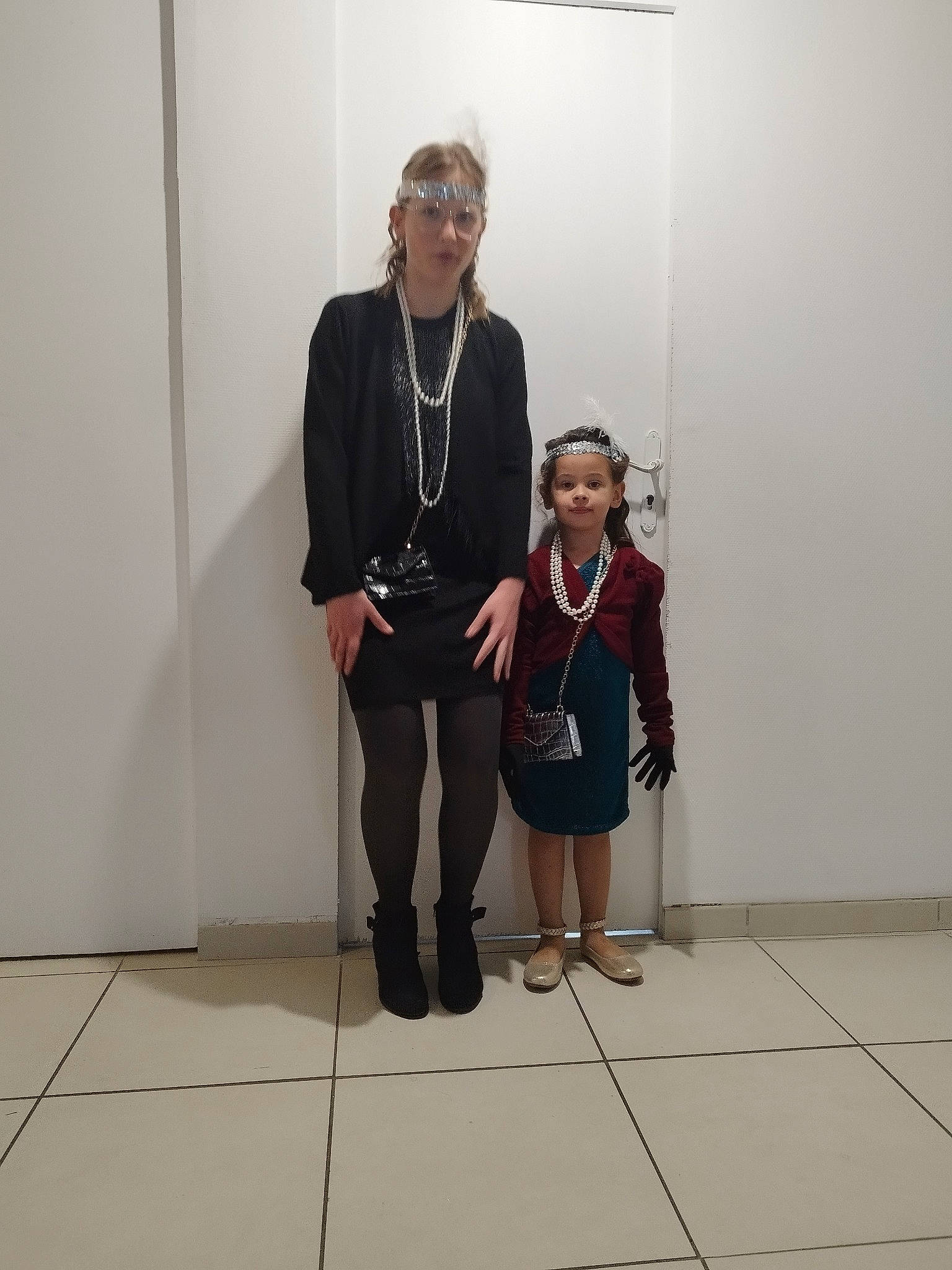 Eva a rejoint le concours — aidez-le/la à gagner de superbes lots ! art, art_exhibition, automotive_design, bag, blazer, cleanliness, event, exhibition, eyewear, fashion_design, flooring, headwear, jewellery, knee, person, sleeve, tourist_attraction, visual_arts