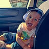 Ezio a rejoint le concours — aidez-le/la à gagner de superbes lots ! car_interior, car_seat, casual_clothing, child, door, footwear, hand, happy, hat, jeans, playful, portrait, seatbelt, smiling, sunlight, toddler, tongue_out, white_shirt, window, young_child