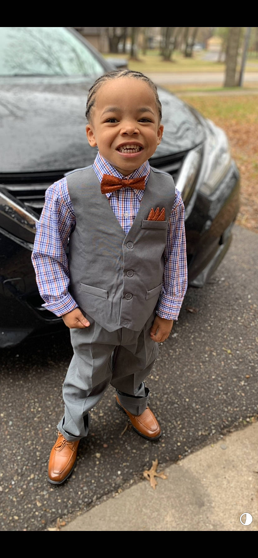 Quran is registered to the contest to win money with this photo: bow_tie, child, child_model, design, dress_shirt, footwear, formal_wear, jacket, joy, outerwear, pattern, person, plaid, shoe, smile, suit, tie, toddler, tuxedo, vest